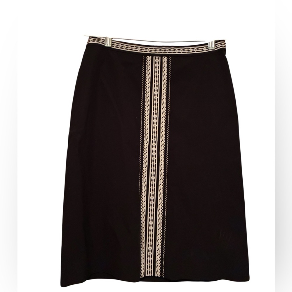 GUC ANN TAYLOR WHITE EMBROIDERED BLACK PENCIL SKIRT SIZE